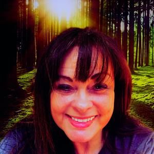 Meet your Posher, Lois